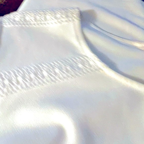 Elle in women’s dress - Picture 3 of 9